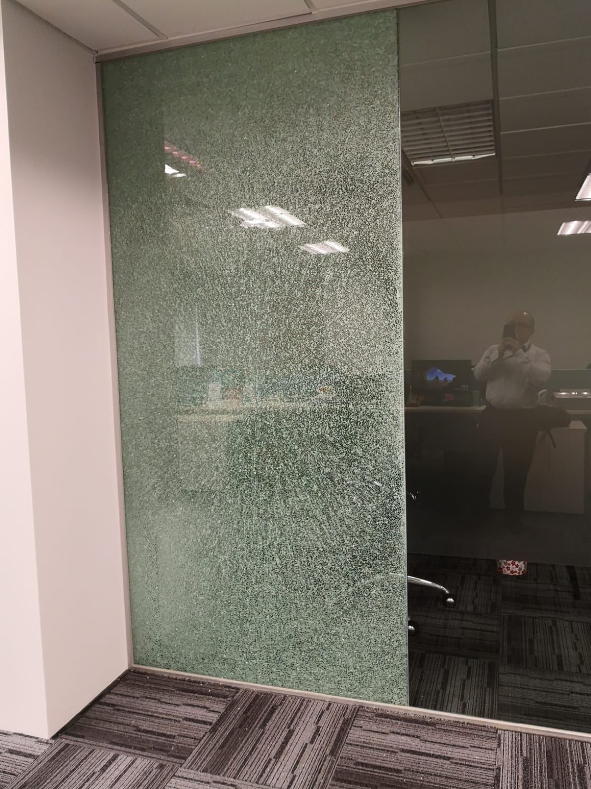 Admin/Service/Details/Broken Glass After.jpg